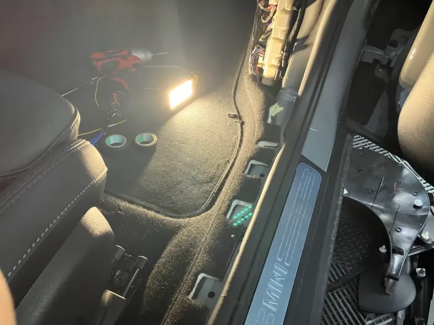 MINI Clubmanのドラレコ取付事例|韓国での施工費用目安 施工写真 3-1