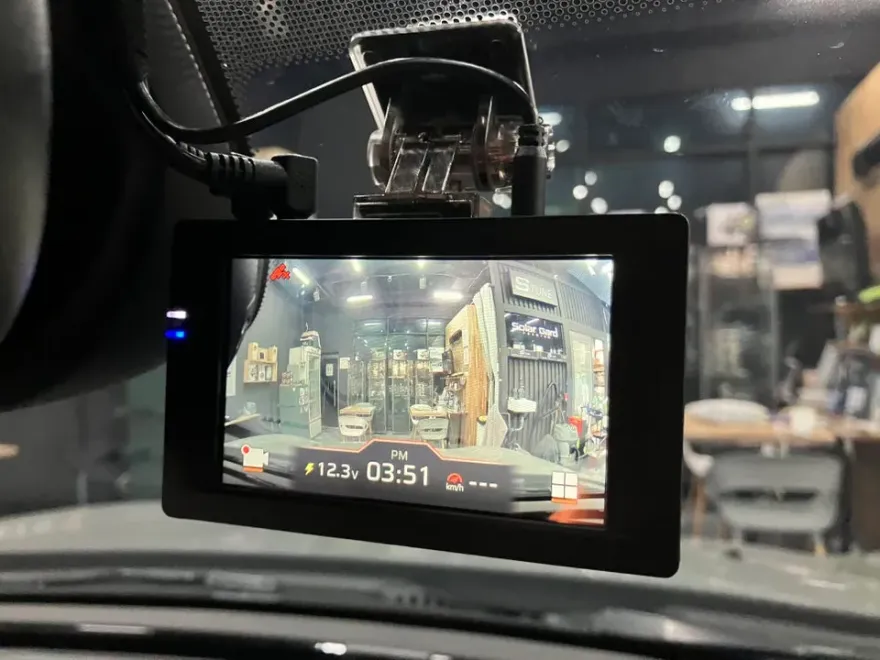 MINI Clubmanのドラレコ取付事例|韓国での施工費用目安 施工写真 3-2