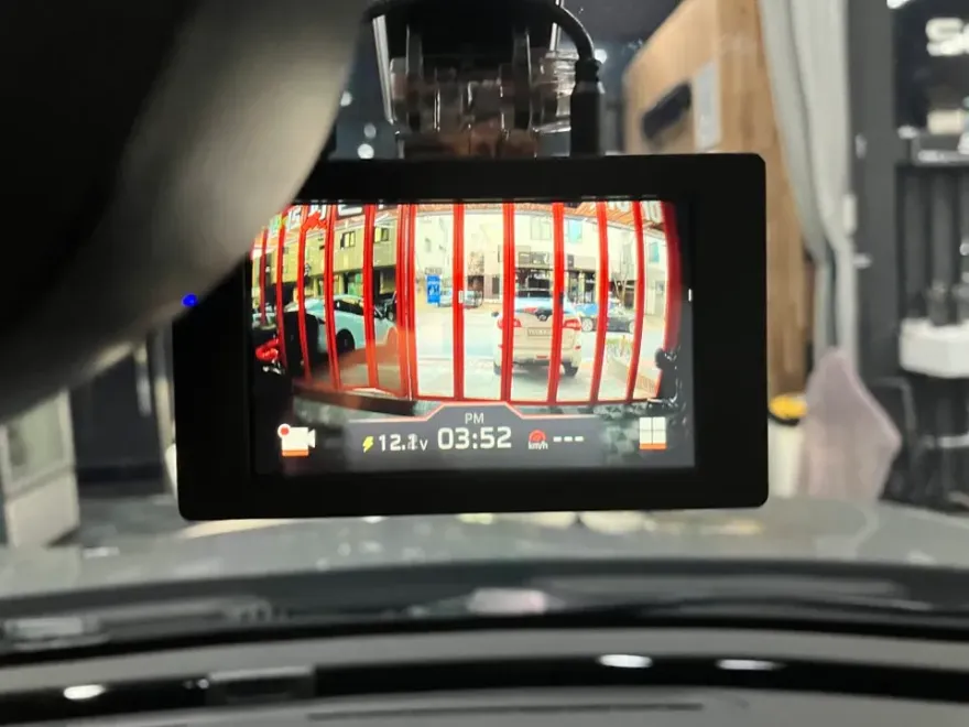 MINI Clubmanのドラレコ取付事例|韓国での施工費用目安 施工写真 1-3