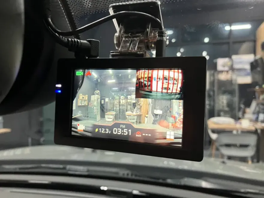 MINI Clubmanのドラレコ取付事例|韓国での施工費用目安 施工写真 2-3