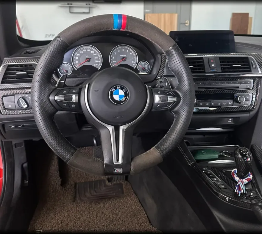 BMW M4 F82 steering wheel - BMW M4 F82 Steering Wheel Customization Review photo 3