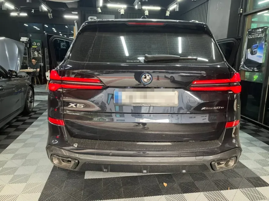 BMW X5のドラレコ取付事例|費用目安・仕上がり 施工写真 2-1