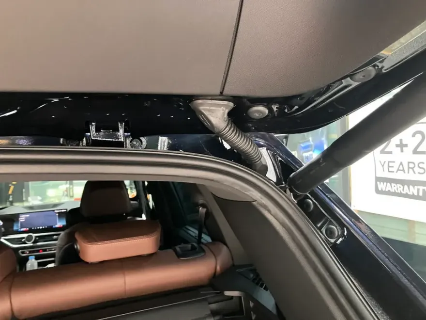BMW X5のドラレコ取付事例|費用目安・仕上がり 施工写真 1-3