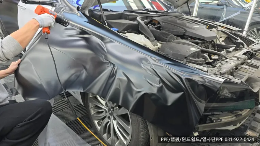 Genesis G80のカーラッピング事例｜サテンブラックの高級感 施工写真 1-2