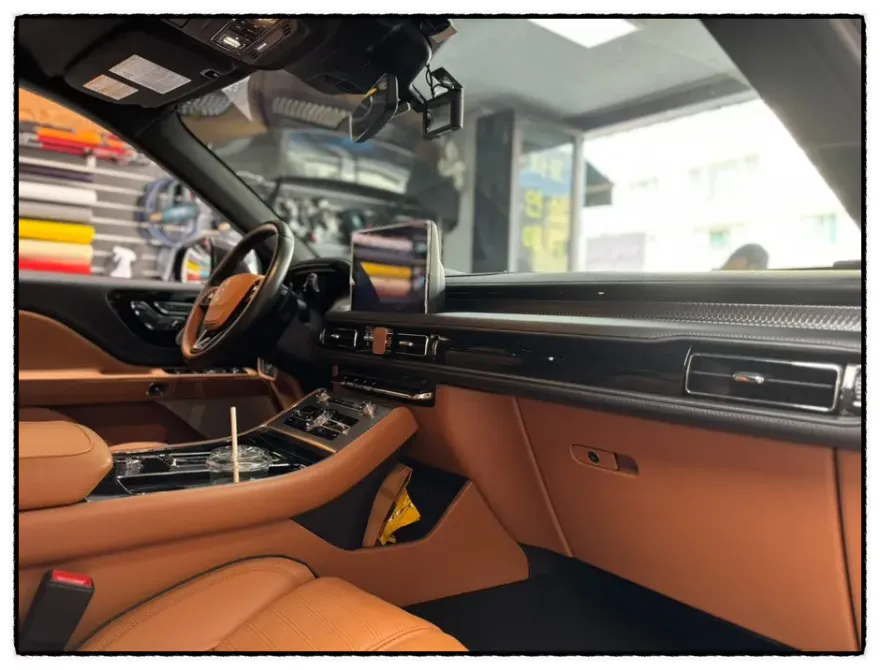 Lincoln Aviatorのカーラッピング事例|費用目安・仕上がり 施工写真 2-2