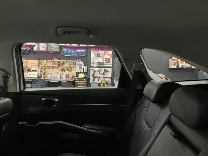 Kia Sorentoのカーフィルム施工事例｜費用目安・仕上がり 施工写真 1-3