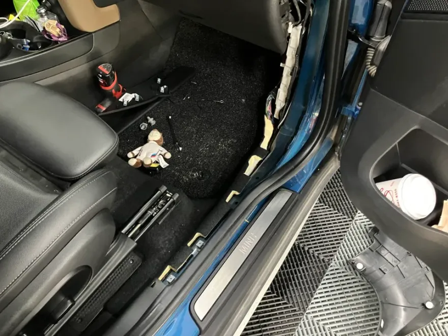 MINI Countryman F60のドラレコ取付事例|費用目安と仕上がり 施工写真 2-1