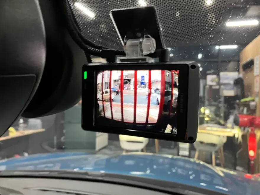 MINI Countryman F60のドラレコ取付事例|費用目安と仕上がり 施工写真 3-2