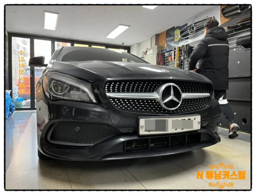 Mercedes-Benz CLAのドライブレコーダー取付事例 施工写真 2-1