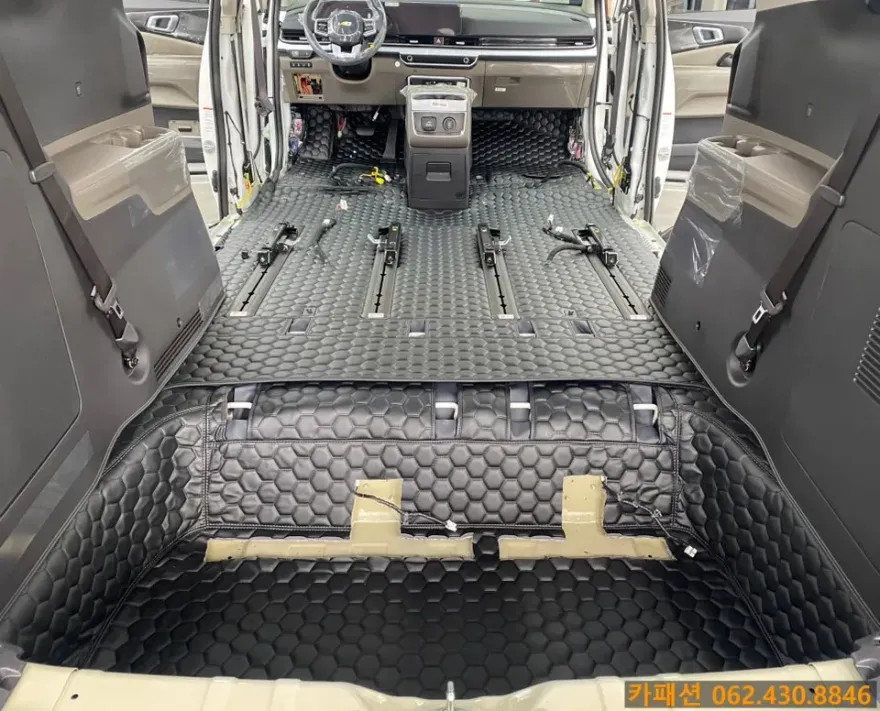 Kia Carnival KA4のカーフィルム施工事例|費用目安・仕上がり 施工写真 2-1