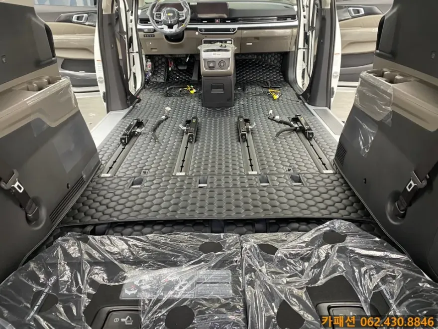 Kia Carnival KA4のカーフィルム施工事例|費用目安・仕上がり 施工写真 1-2