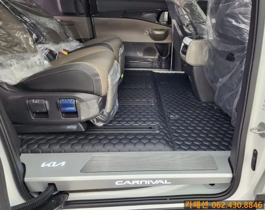 Kia Carnival KA4のカーフィルム施工事例|費用目安・仕上がり 施工写真 1-3
