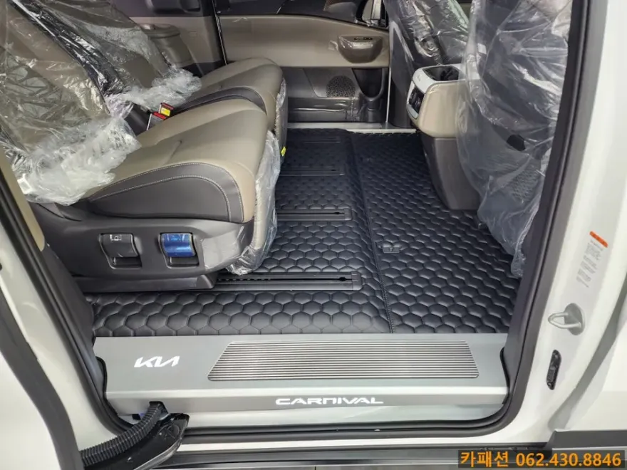 Kia Carnival KA4のカーフィルム施工事例|費用目安・仕上がり 施工写真 2-3