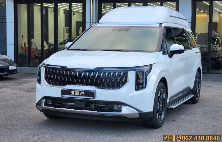 Kia Carnival Hi-Limousineのカーフィルム施工事例 施工写真 2-1