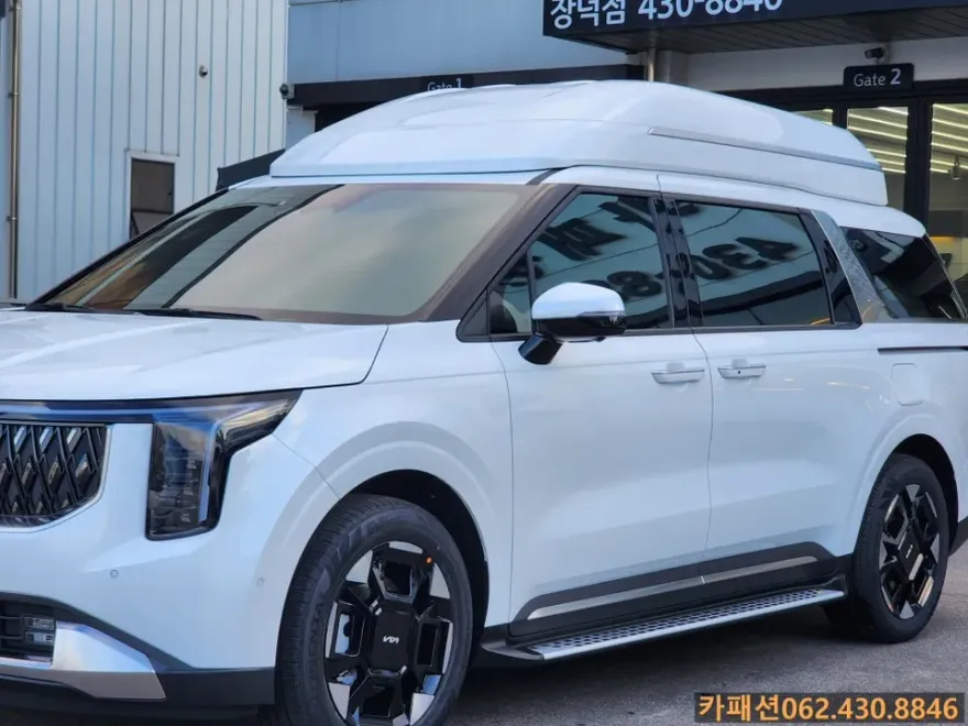 Kia Carnival Hi-Limousineのカーフィルム施工事例 施工写真 2-2