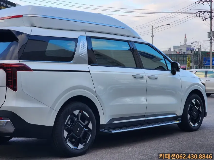 Kia Carnival Hi-Limousineのカーフィルム施工事例 施工写真 4-2