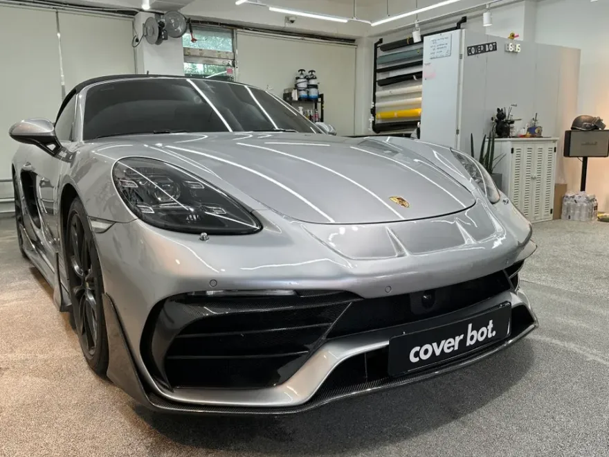 ポルシェ 718 Boxster GTSのカーラッピング事例|レーシングイエローへの変身 施工写真 3-1