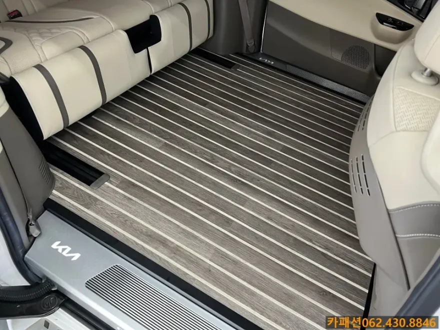 Kia Carnival KA4のカーラッピング事例|費用目安・仕上がり 施工写真 4-2