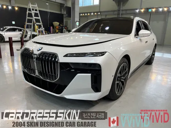 BMW 7 Series G70 施工事例:デュオトーンラッピング 施工写真 3-1