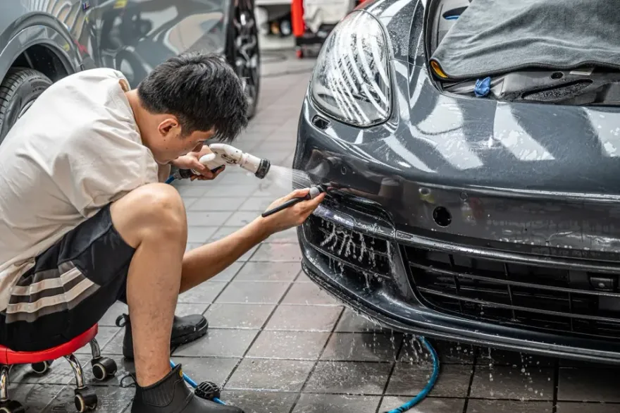 ポルシェ パナメーラ PPF施工事例|ブラックPPFで保護とスタイルアップ 施工写真 2-1