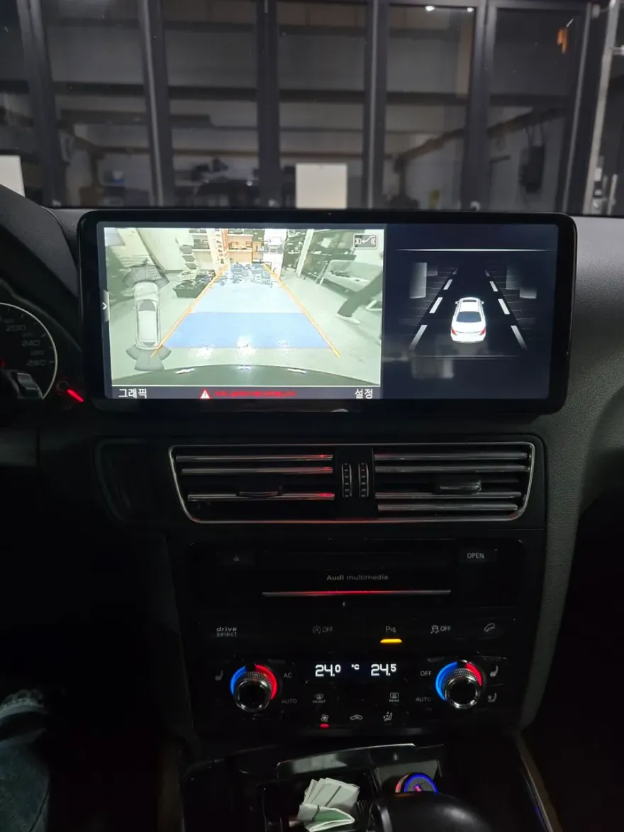 Audi Q5のAndroid Auto・CarPlay取付事例 施工写真 4-2