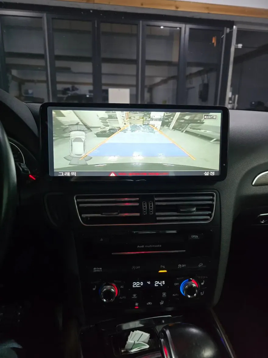Audi Q5のAndroid Auto・CarPlay取付事例 施工写真 1-3