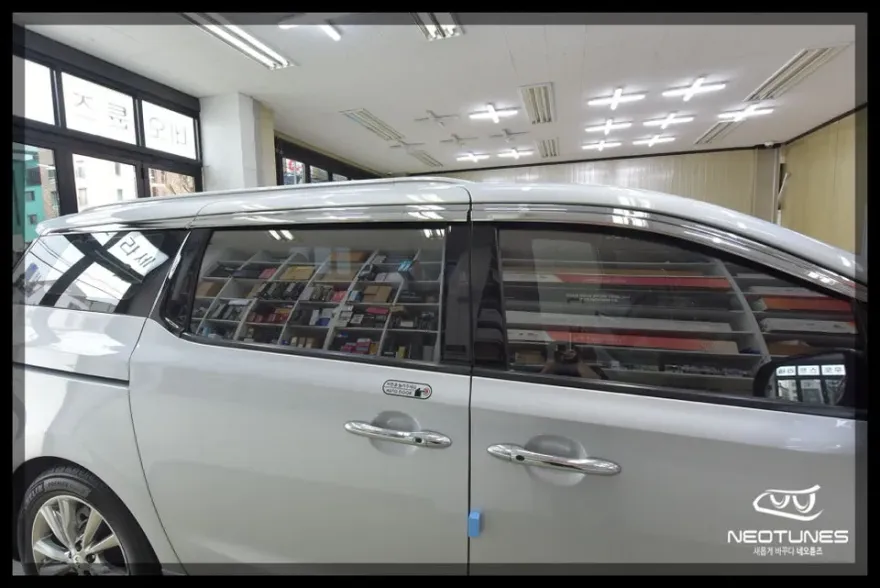 Kia Carnival YPのカーフィルム施工事例|断熱・プライバシー効果 施工写真 3-2