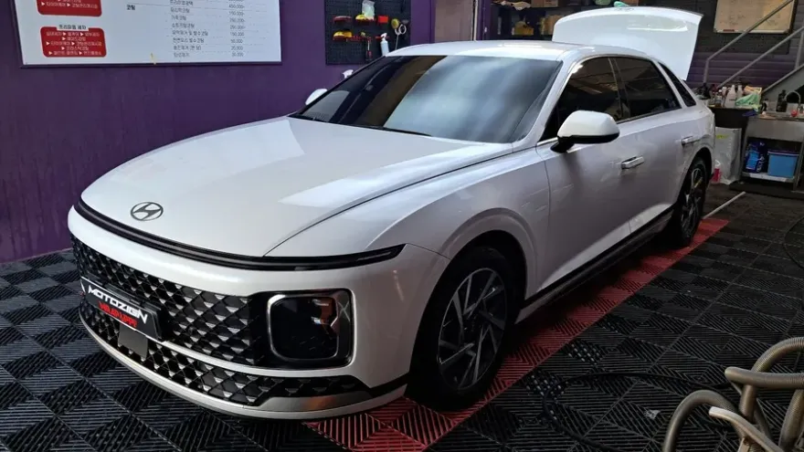 Kia Azeraのガラスコーティング事例|費用目安・仕上がり 施工写真 1-2