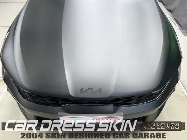 Kia K5 DL3のカーラッピング事例|無光グレーメタリック 施工写真 2-3