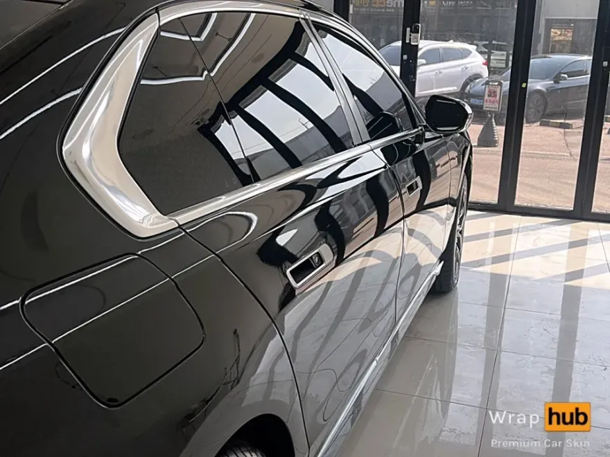BMW 7 Seriesのカーラッピング事例|クローム除去で高級感アップ 施工写真 3-1
