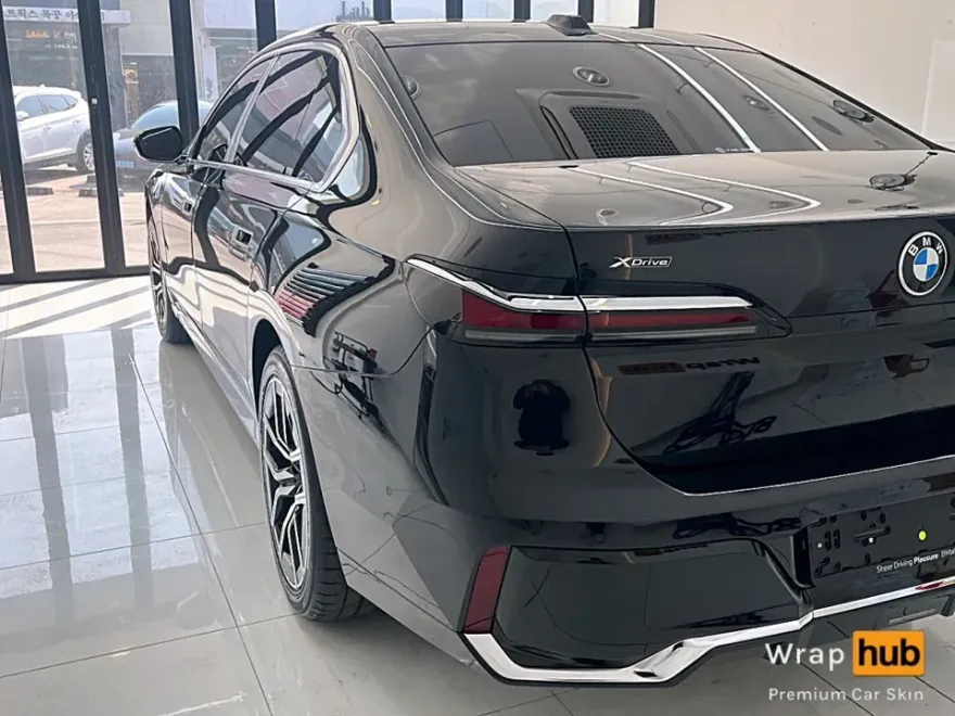 BMW 7 Seriesのカーラッピング事例|クローム除去で高級感アップ 施工写真 3-2