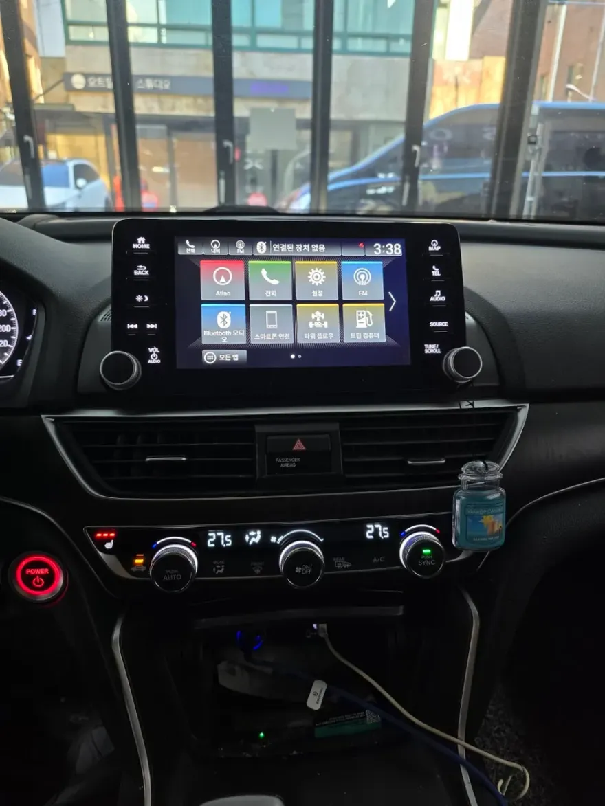 Honda Accord 10のAndroid Auto・CarPlay取付事例 施工写真 2-1