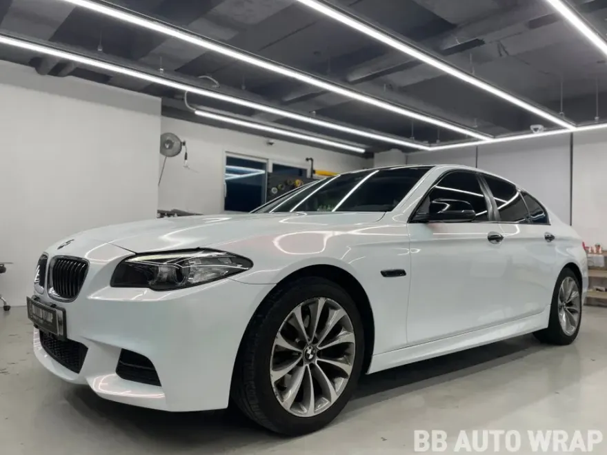 BMW 5 Series F10 vinyl wrap - BMW 5 Series F10 Vinyl Wrap Review: Forged Carbon Interior photo 2