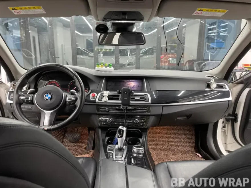 BMW 5 Series F10 vinyl wrap - BMW 5 Series F10 Vinyl Wrap Review: Forged Carbon Interior photo 3