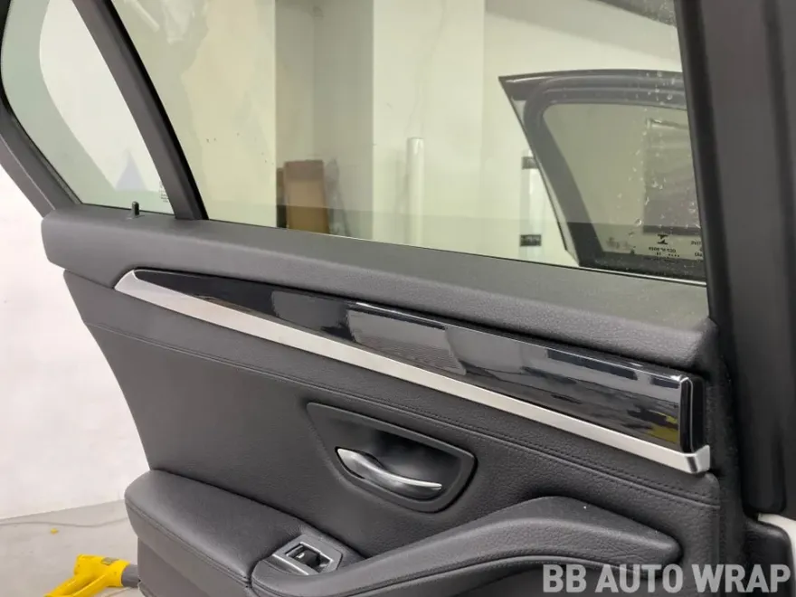 BMW 5 Series F10 vinyl wrap - BMW 5 Series F10 Vinyl Wrap Review: Forged Carbon Interior photo 4