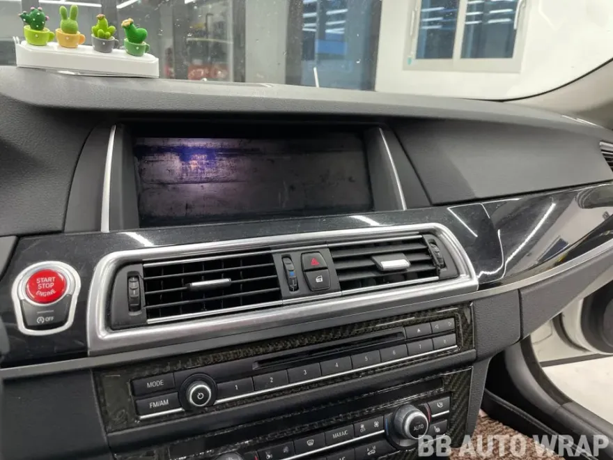 BMW 5 Series F10のカーラッピング事例 施工写真 2-2