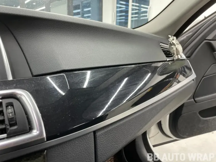 BMW 5 Series F10のカーラッピング事例 施工写真 3-2