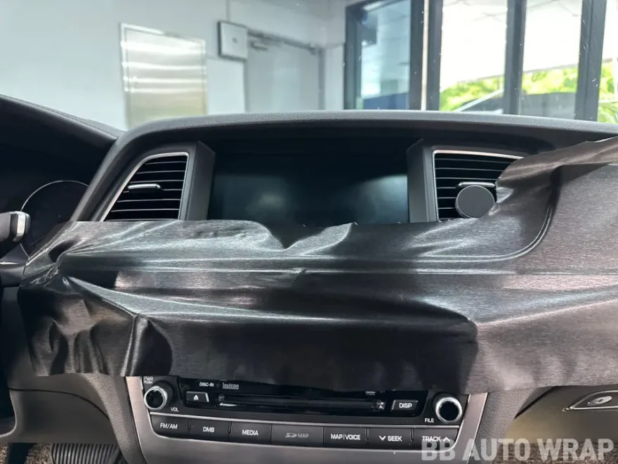Genesis G80のカーラッピング事例 施工写真 2-2