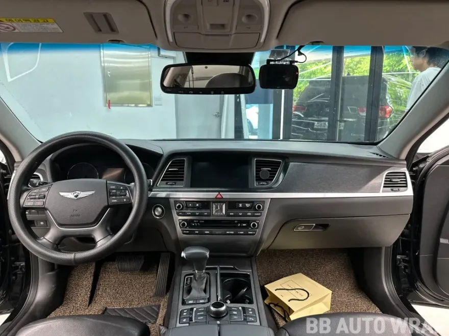 Genesis G80のカーラッピング事例 施工写真 3-2