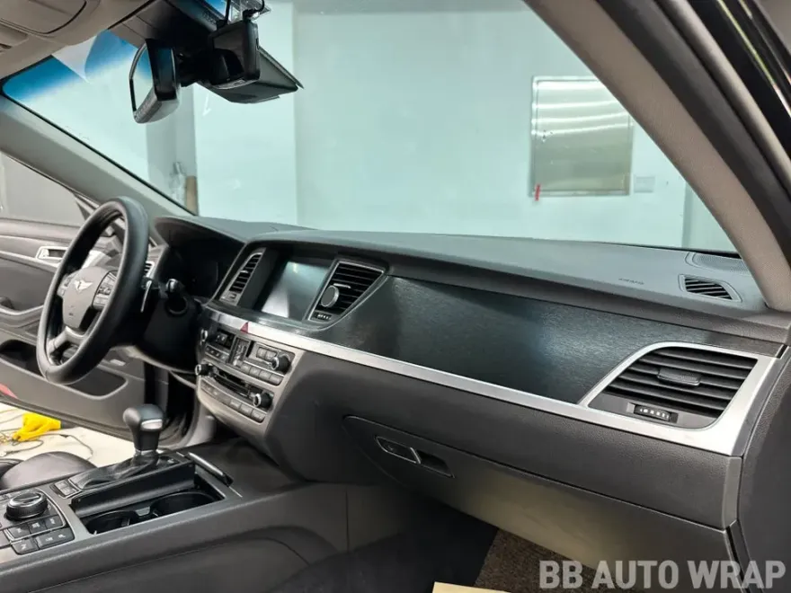 Genesis G80のカーラッピング事例 施工写真 4-2