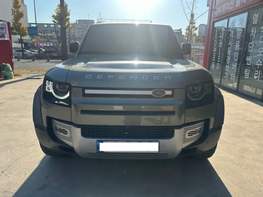Land Rover Defender lighting upgrade installation result