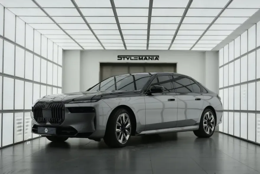 BMW 7 Seriesのカーラッピング事例｜費用目安・仕上がり 施工写真 2-1