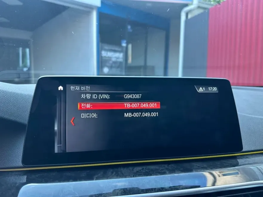 BMW 5 Series G30のAndroid Auto・CarPlay取付事例 施工写真 1-2