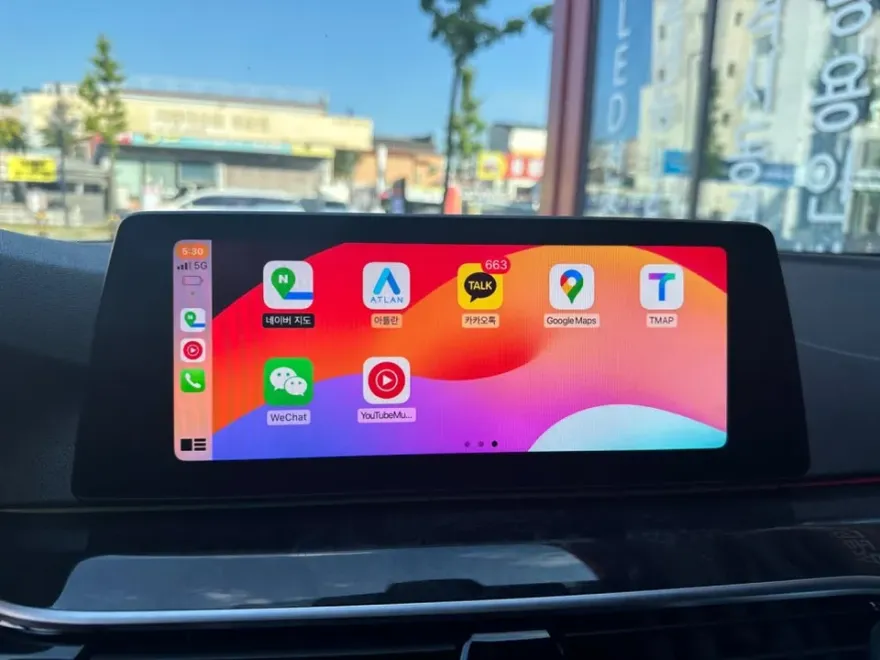 BMW 5 Series G30のAndroid Auto・CarPlay取付事例 施工写真 3-2