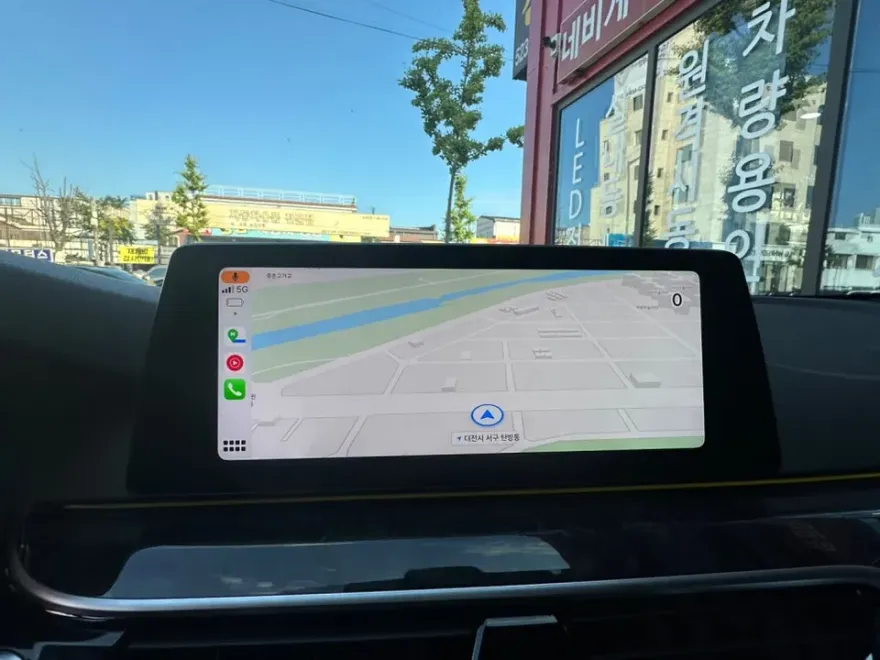 BMW 5 Series G30のAndroid Auto・CarPlay取付事例 施工写真 4-2