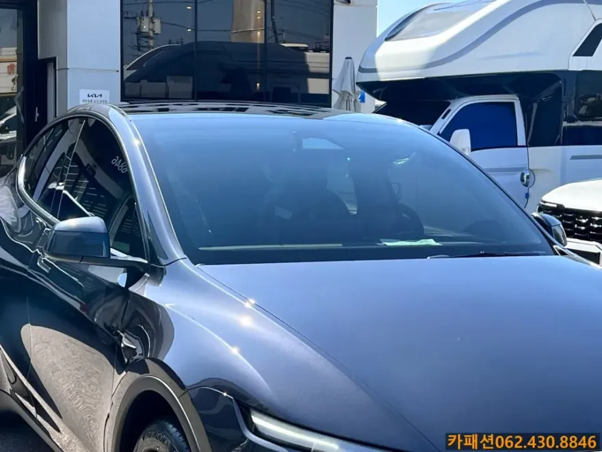 Tesla Model Yのカーフィルム施工事例|費用目安・仕上がり 施工写真 1-2