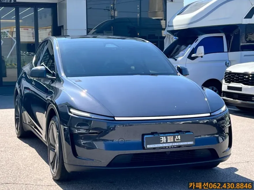 Tesla Model Yのカーフィルム施工事例|費用目安・仕上がり 施工写真 1-3