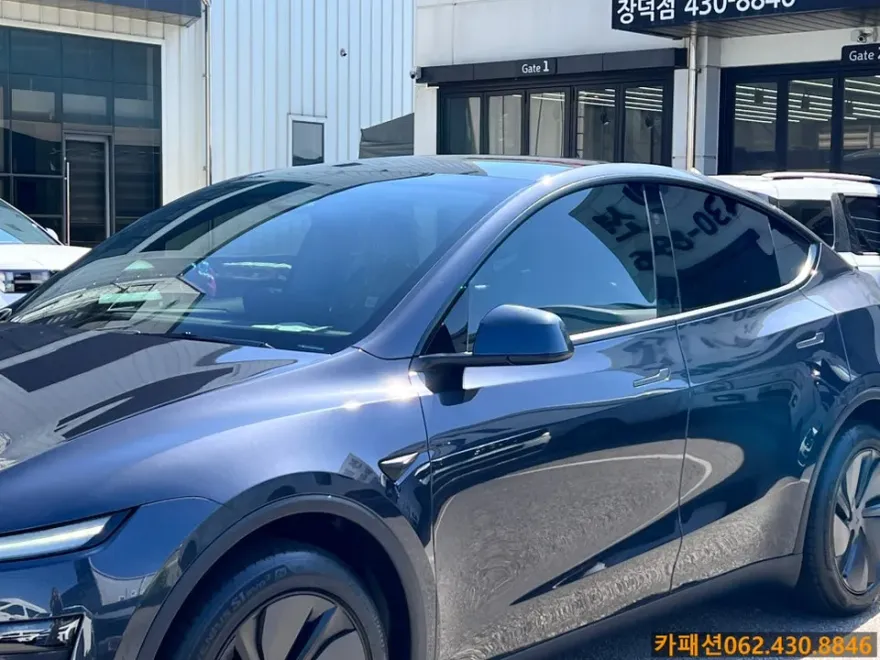Tesla Model Yのカーフィルム施工事例|費用目安・仕上がり 施工写真 2-3