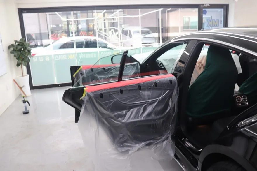 Mercedes-Benz AMG GT 43のカーフィルム施工事例|費用目安・仕上がり 施工写真 1-3