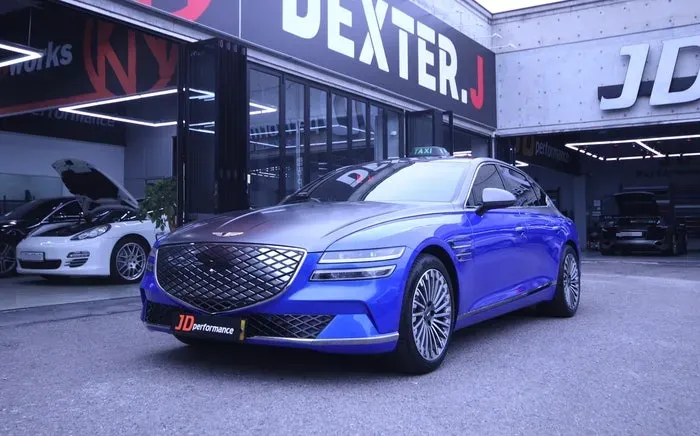 Genesis G80 RG3のカーラッピング事例 施工写真 1-2